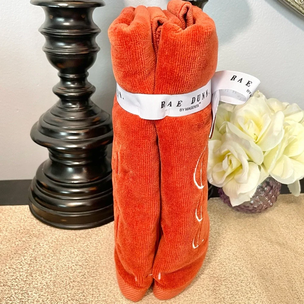 NWT Rae Dunn SET OF 2 HAPPY FALL YA’LL Pumpkin Hand Towels